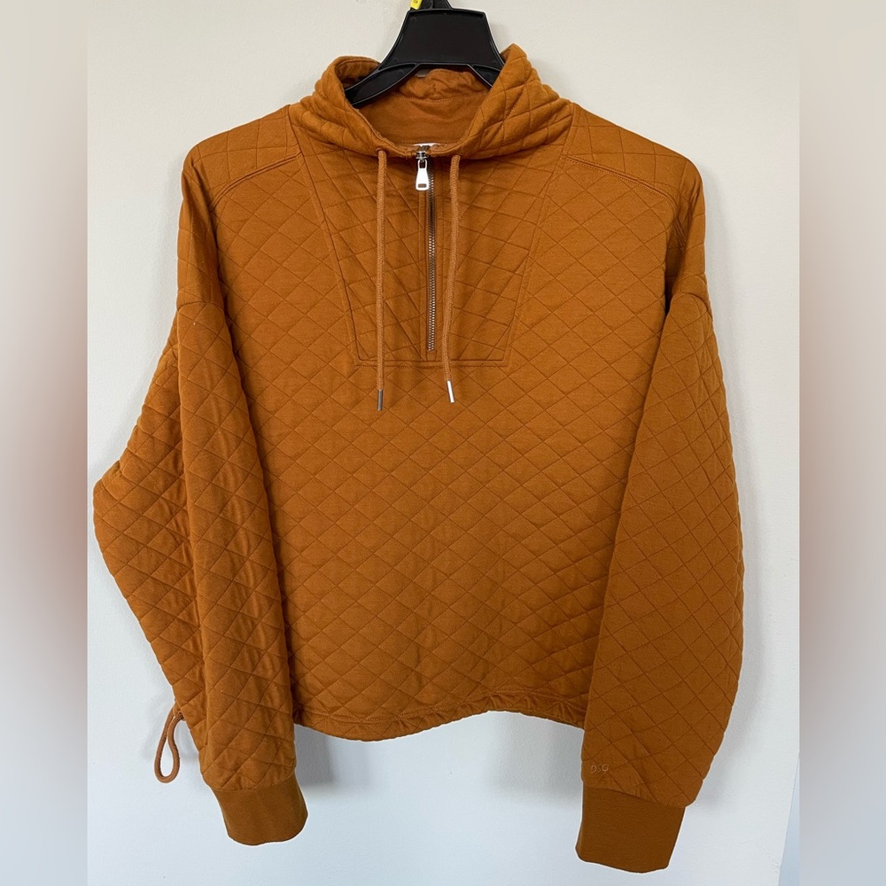 D&G Women’s Quilted Sweatshirt Size XL Half Zip Turmeric Diamond lattice